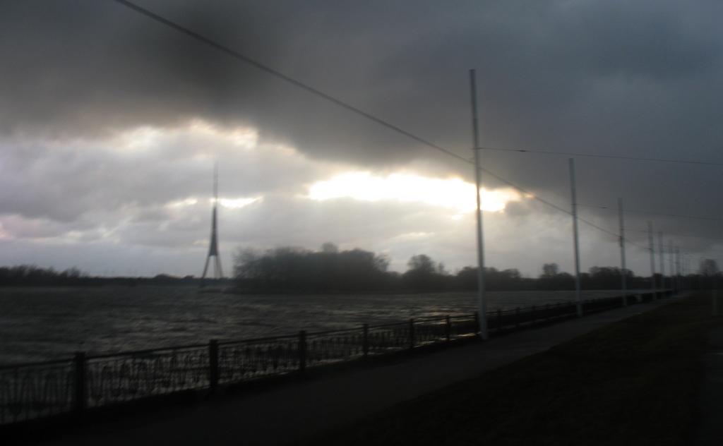 Autors: No interneta