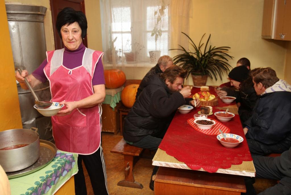 Ilga Vanuška sola, ka zupas virtuve darbosies arī nākamajā gadā. „Cik vien pašai pietiks spēka rosīties virtuvē, tik ilgi to darīšu,” piebilst saimniece. 
Autors: Gatis Bogdanovs