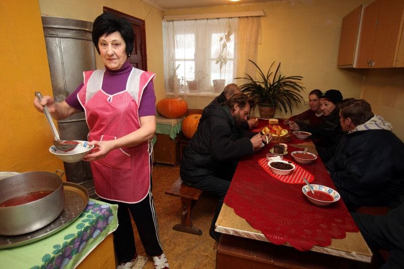 Saimniece sola, ka zupas virtuve darbosies arī nākamajā gadā. „Cik vien pašai pietiks spēka rosīties virtuvē, tik ilgi to darīšu,” piebilst I.Vanuška. 
Autors: Gatis Bogdanovs