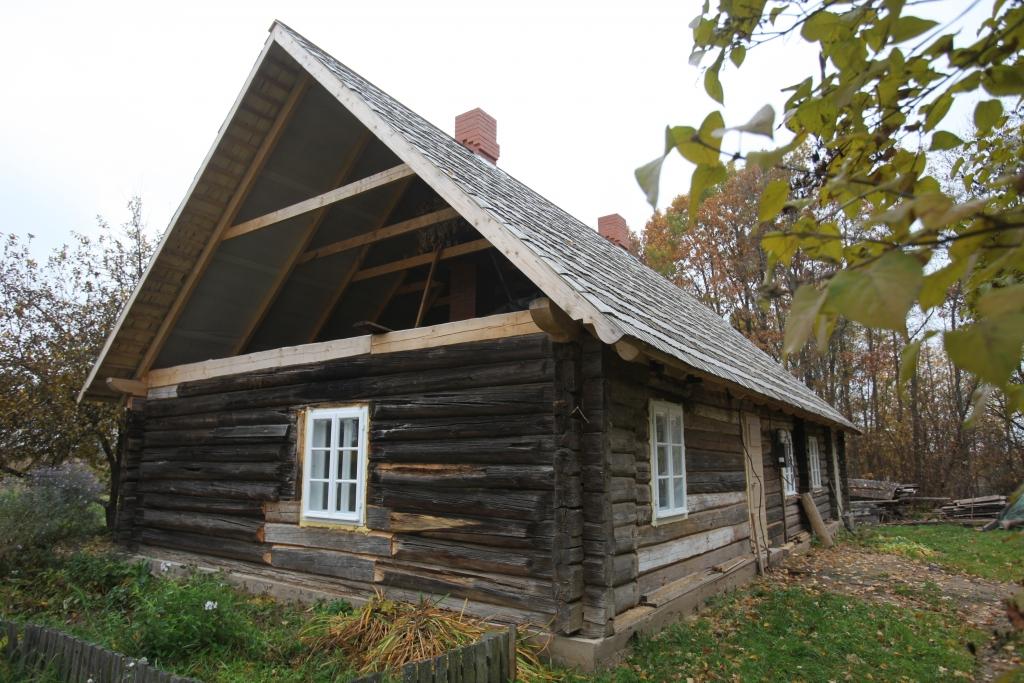 Skumja vēsts nāca februāra sākumā - nodega rakstnieka Apsīšu Jēkaba dzimtās mājas. Savukārt jau rudenī saņēmām priecīgu ziņu, ka šīs mājas ar rakstnieka mazmazdēla Andreja Biruma palīdzību tiek atjaunotas. Lai izdodas! 