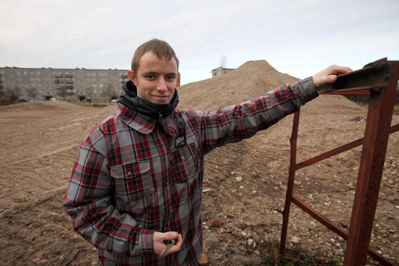 Tāpat kā pagājušajā ziemā, arī šajā biedrība savā bāzes teritorijā Blaumaņa ielā 46a organizēs sporta aktivitātes uz kalna. “Esam sastūmuši vēl lielāku kalnu nekā pērn. Tas nozīmē, ka ziemas pasākums būs vēl lielāks - vairāk dalībnieku un arī skatītāju,” saka O.Kreišmanis
Autors: Gatis Bogdanovs 