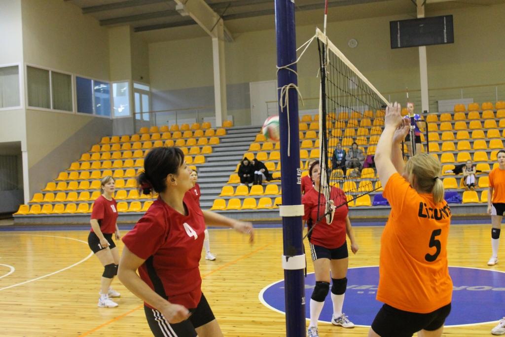 Pirmajā līgā pēc pirmā apļa līderos izvirzījusies Gulbenes komanda.   
Autors: Ziedonis Lazdiņš