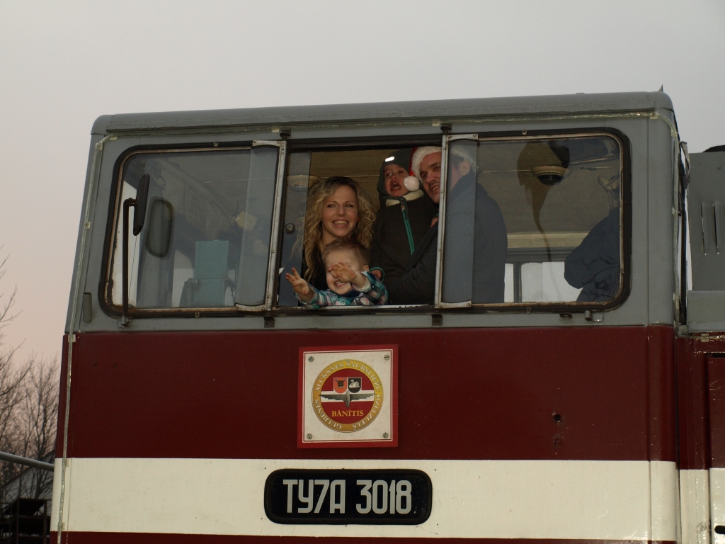 Gadumijā daudzi izmantoja iespēju vizināties bānītī kopā ar Salatēti. Notika gan lielais pasākums, gan divi privātie braucieni ģimeniskā noskaņā. 
Autors: Anna Pilmane