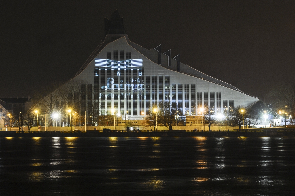 Autors: no interneta