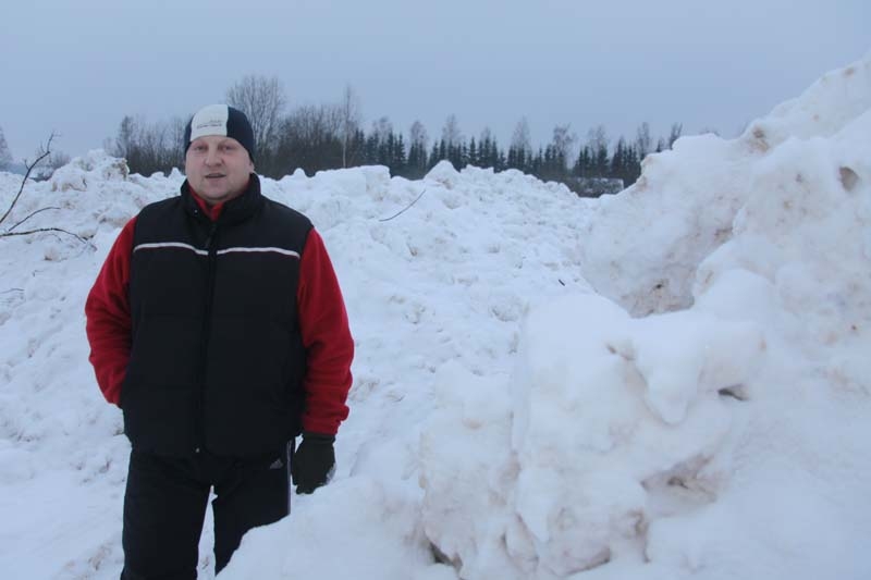 Bijušais Gulbenes pilsētas pārvaldes speciālists saimnieciskajos jautājumos Juris Aleksāns kopš pagājušās trešdienas tagad strādā SIA „Gulbenes nami” par namu pārvaldnieku. 
Autors: Gatis Bogdanovs (no arhīva)