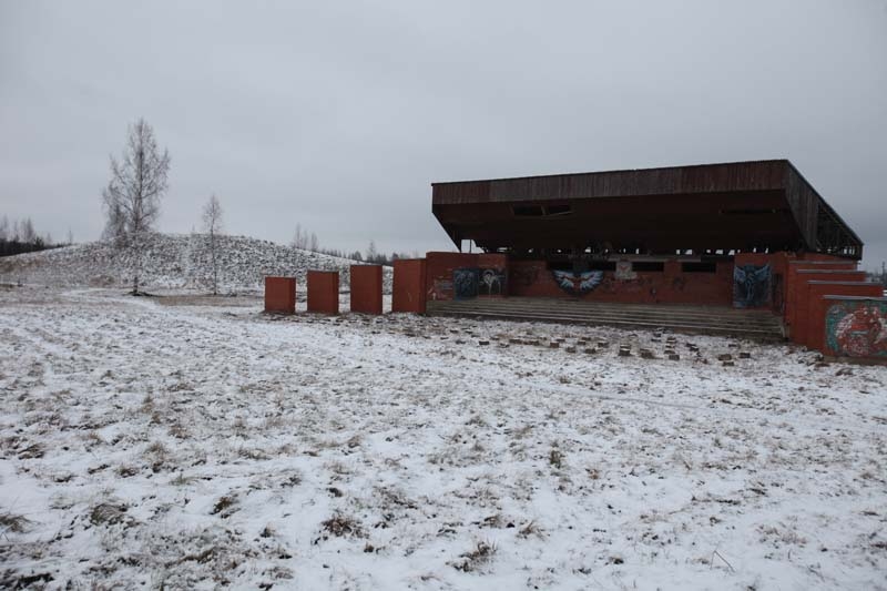 Nojaukt graustu – jau vairākus gadus neizmantoto brīvdabas estrādi, kas jau 20 gadus atrodas Gulbenē, Litenes ielā 56! Par to vienbalsīgi bija deputāti, skatot šo jautājumu 23.janvāra domes sēdē.
Autors: Gatis Bogdanovs