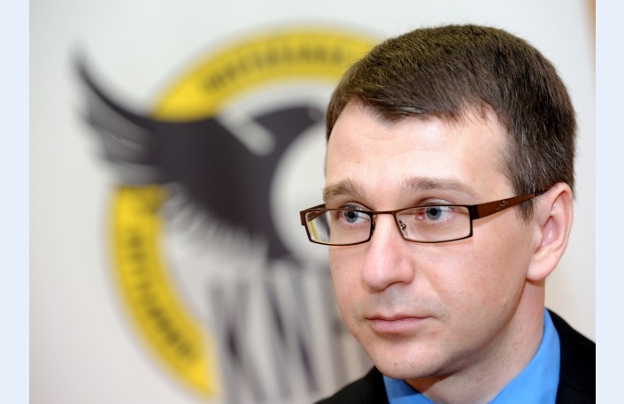 Ēnu dienā Korupcijas novēršanas un apkarošanas birojā (KNAB) diviem motivētiem jauniešiem būs iespēja ēnot KNAB priekšnieku Jaroslavu Streļčenoku.
Autors: www.diena.lv