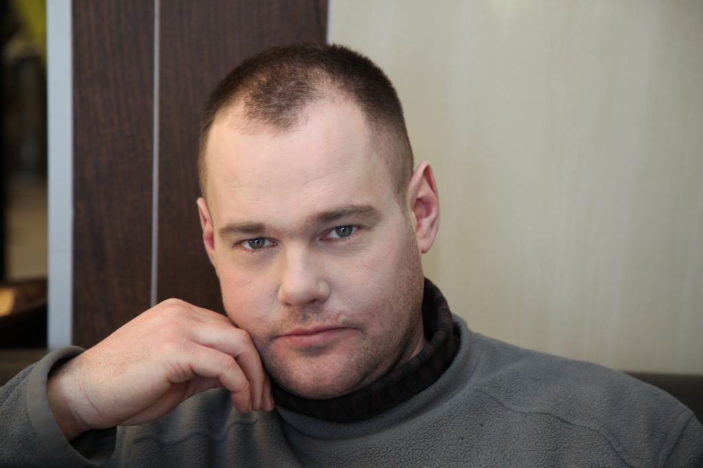 Lai arī bija jāsteidzas uz darbu, Māris tomēr izmantoja iespēju un piekrita ļauties meistaru prasmīgajām rokām.
Autors: Gatis Bogdanovs