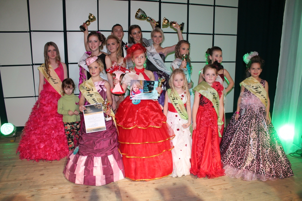 Skaistums un pašapziņa ir pašu rokās! To visu Gulbenes bērniem no tērpu teātra “Varavīksne” palīdz apjaust dalība modes festivālos. 
Autors: no personiskā arhīva