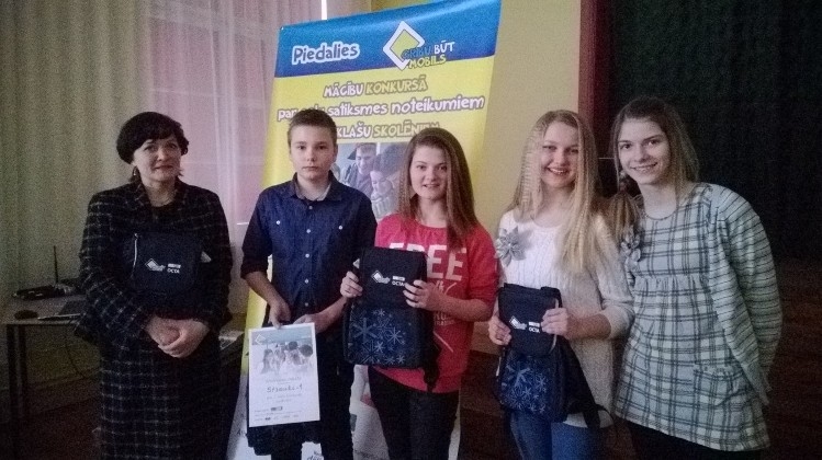 1.vietu ar 89,66 punktiem izcīnīja viena no pieredzējušākajām CSDD izglītības projektu dalībniecēm Strautiņu pamatskolas komanda „Strauti –1”, sasniedzot lielāko punktu skaitu līdz šim notikušajos pusfinālos.
Autors: No CSDD konkursa 