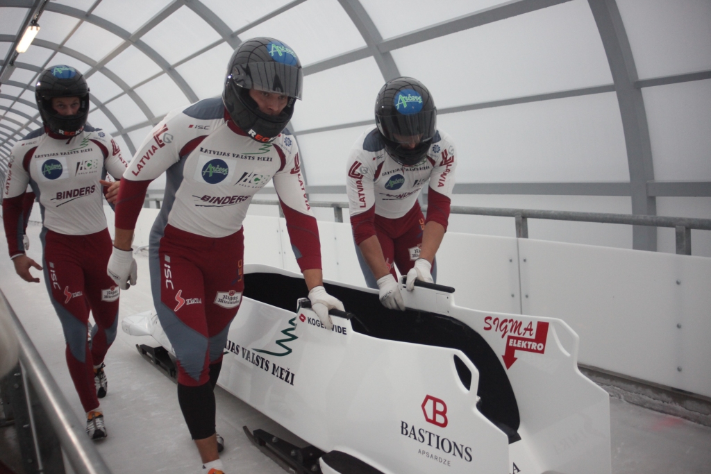 Pasaules kausa sezona bobslejistiem, arī mūsu Daumantam Dreiškenam, ir bijusi dažādām emocijām bagāta.
Autors: no personiskā albuma