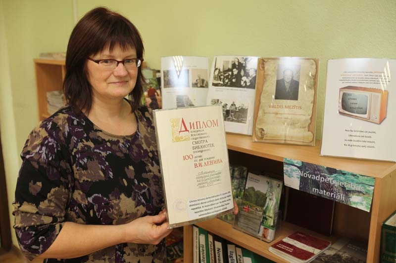 Dace Dzērve Litenes pagasta bibliotēku, kura nesen svinēja 90.jubileju, vada jau 28.gadu. 
Autors: No arhīva