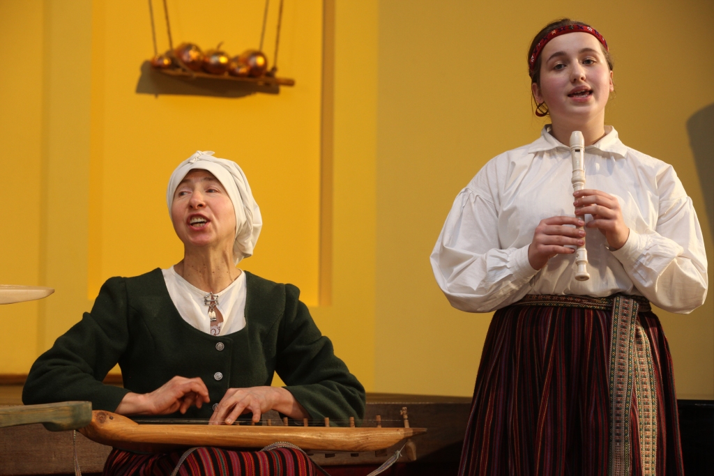 Tirzas kultūras namā marta pirmajā dienā notiks pirmā latvisko danču nakts Gulbenes novadā. Tajā piedalīsies arī folkloras kopa “Pērlis”, kura dalībniekiem latviskie danči nav sveši. 
Autors: no “Dzirksteles” arhīva