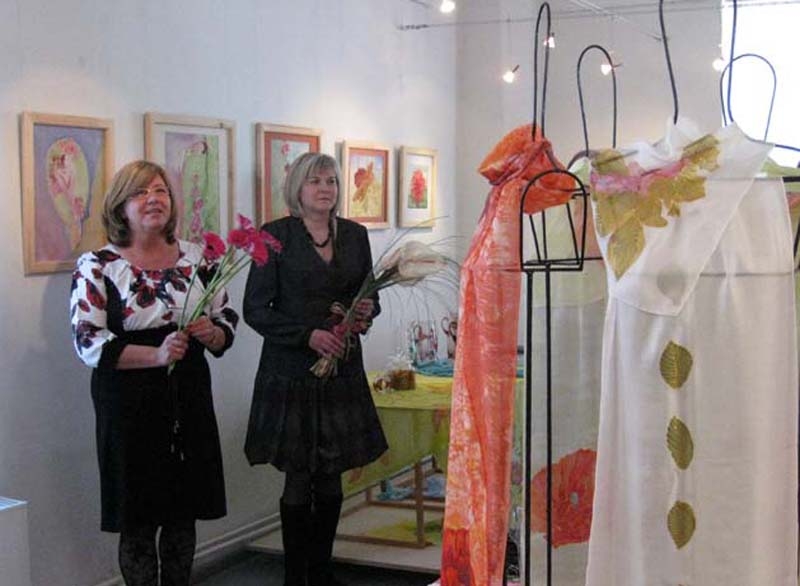 Sandras Dikmanes (no labās) organizētās izstādes un radošās darbnīcas ir daudzpusīgas, un ikvienam paver plašāku skatījumu mākslas pasaulē. Valda Vorza aktīvi strādā pie muzeja stratēģiskās attīstības plāna realizēšanas, uzņemoties Sarkanās pils piebūves un teritorijas attīstības stratēģijas izstrādes darba grupas vadīšanu.
Autors: no arhīva