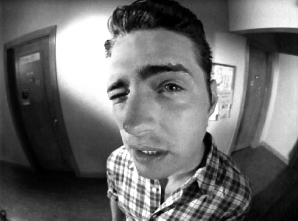 «Dzīvoju starp cilvēkiem, nevis zvēriem, kas vēl man tikai ļaunu, grib nosvilināt manu dzīvokli un speciāli nāk un pīpē pie manām durvīm, lai ieriebtu,» uz kaimiņiem ar lielāku uzticēšanos aicina lūkoties sociālantropoloģe Evija Caune.

Autors: tinypic.com