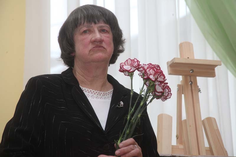 Gulbenietes Intas Vilkas grāmata “Caur sirdi plūstošā dzīve” ir mūža garumā rakstīts 600 lappušu likteņstāsts, kas lasītāju aizkustina ar pārdzīvojumu smeldzi, atklāj cilvēku spēju izturēt visgrūtākos pārbaudījumus, lai svinētu uzvaras prieku.
Autors: Gatis Bogdanovs (no arhīva)