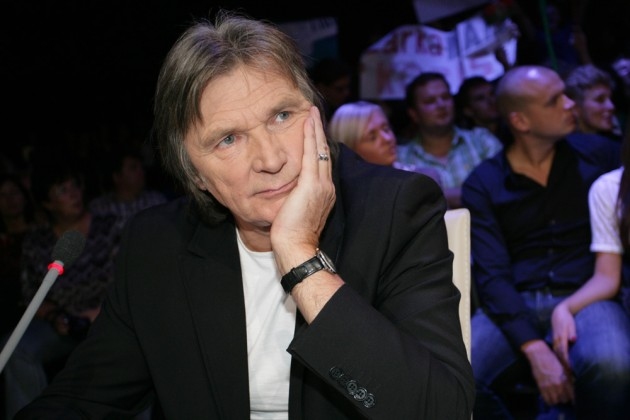 Autors: no interneta