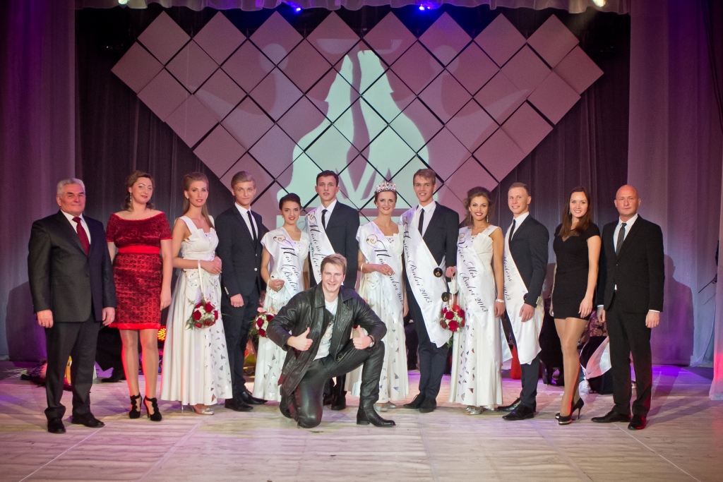 Līga Vītola (no kreisās) atzīst, ka konkurss “Mis un Misters Balvi” bijis baudāms un skaists.
Autors: Kaspars Teilāns