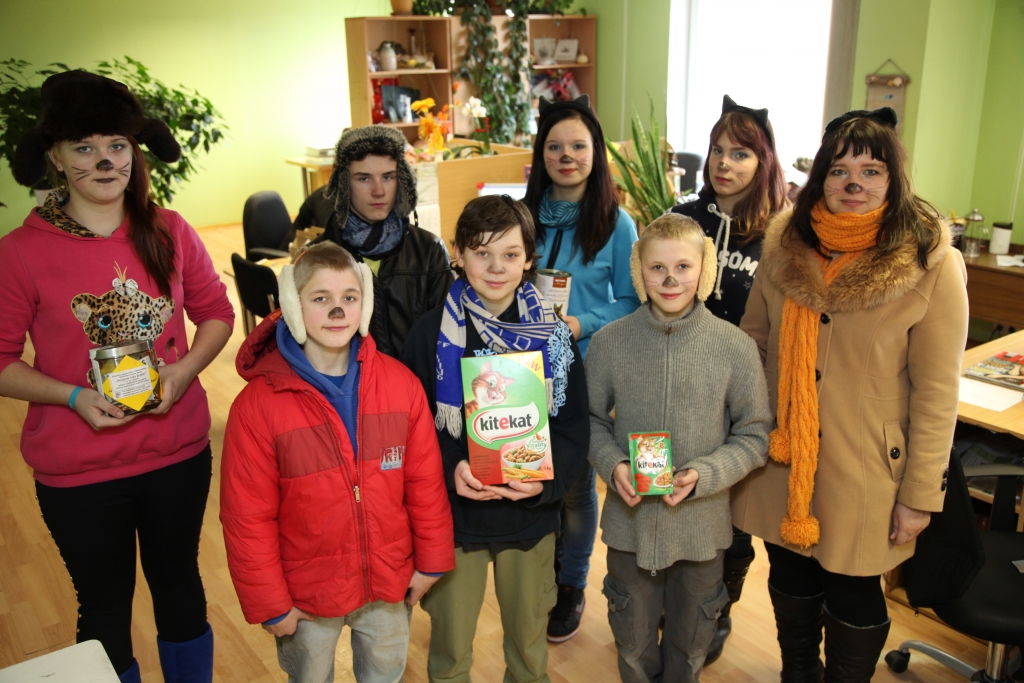 Kā ķekatnieki dzīvnieku tēlos! Druvienas pamatskolas skolēni šādi pievērš uzmanību savai labdarības akcijai, kuras mērķis ir atgādināt cilvēkiem par atbildību pret tiem, ko esam pieradinājuši, pret saviem suņiem un kaķiem. 
Autors: Gatis Bogdanovs