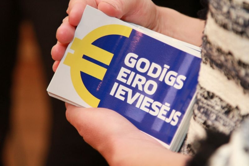 Autors: no interneta