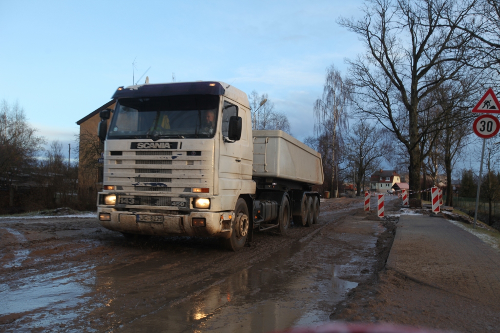 Miera iela tiks sakārtota 1213 metru garumā, sākot no dzelzceļa sliedēm. Projektā paredzēts izbūvēt ietvi ar veloceliņu posmā no kapličas līdz Zvaigžņu ielai.
Autors: No 