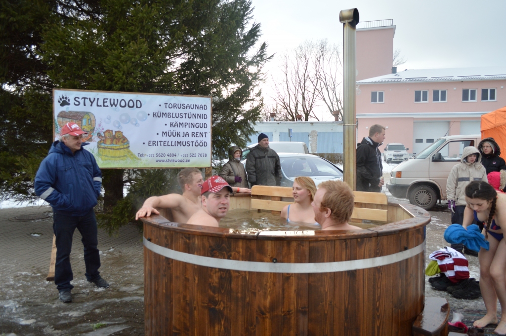 Ilzenieši Aira Vērse, Ivars Laiva, Atis Kļavs un Ēriks Sams februāra sākumā piedalījās Eiropas saunu maratonā Igaunijā. Tieši šis pasākums iedvesmoja viņus kaut ko līdzīgu organizēt Ilzenē.
Autors: no personiskā arhīva