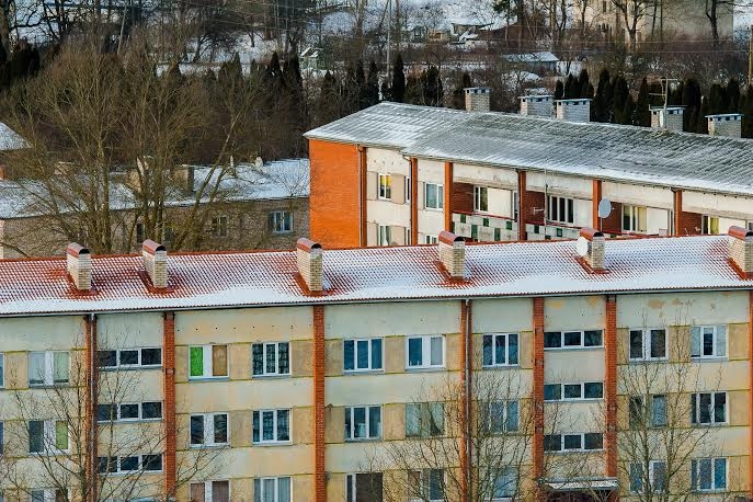 Betona dakstiņu jumts daudzdzīvokļu mājai nav ne astronomiski dārgs, ne arī pārlieku smags.
Autors: no personiskā arhīva