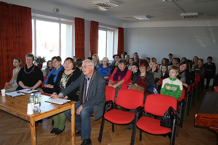 Visus konkursantus vērtēja žūrija – D.Jurka, J.Kaijaks un D.Liepaniece.
Autors: Foto: Gunta Krevica (www.gulbene.lv)