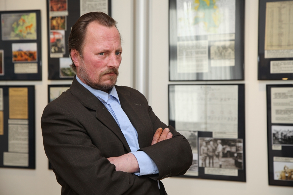 Dainim Brūniņam, kurš bija atnācis uz izstādes “Tiem, kas glāba pasauli” svinīgo atklāšanu, 1986.gada beigās bija jāpiedalās avārijas seku likvidācijas darbos.
Autors: Gatis Bogdanovs