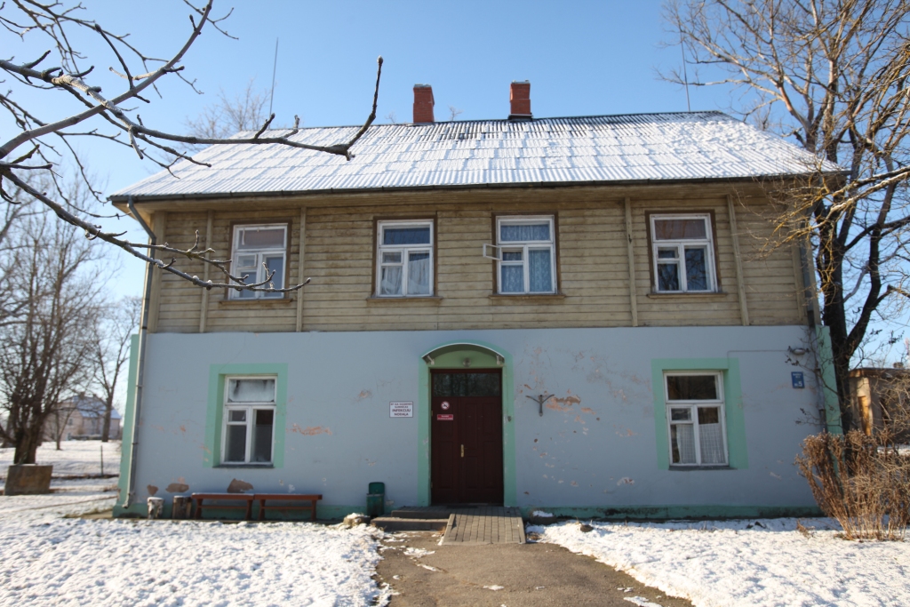 Simtgadīgas ēkas liktenis pagaidām ir zvaigznēs rakstīts. Pretendentu nav. 	
Autors: Gatis Bogdanovs 