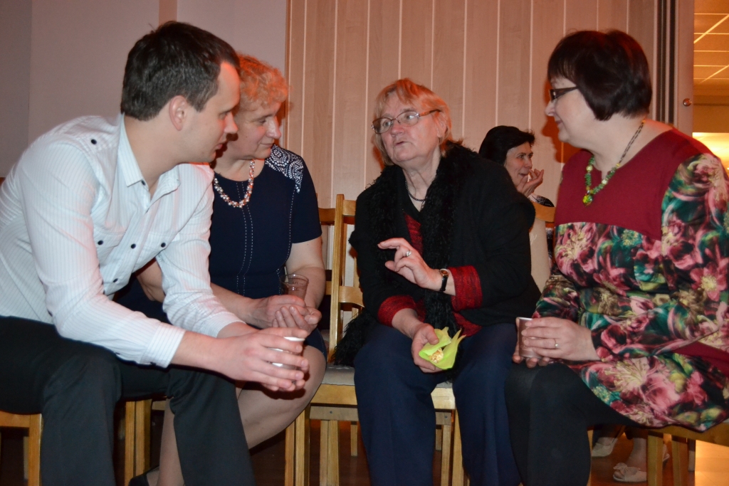 Lizuma amatierteātra pārstāvji sarunā ar televīzijas un teātra režisori Ināru Čaksti.
Autors: no personiskā arhīva