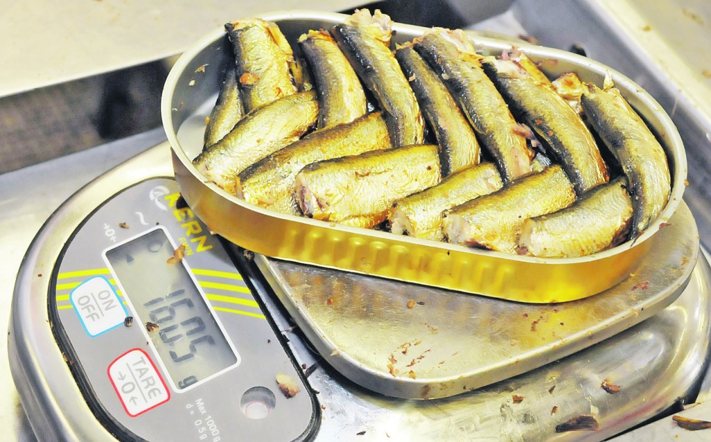 Marta sākumā zivju pārstrādes uzņēmums AS “Brīvais vilnis”  paziņoja, ka apturējis piegādes Ukrainai un samazinājis piegādes Krievijai. Tas notika saspīlētās politiskās situācijas dēļ un Ukrainas grivnas un Krievijas rubļa straujā krituma dēļ.

Autors: DAINIS ĢELZIS