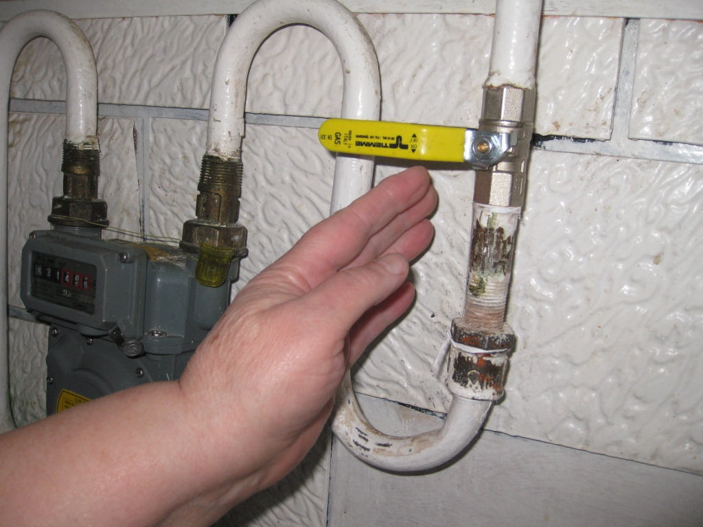 Vīrs no aizsaules brīdināja! Gulbeniete jau astoņus mēnešus bijusi prombūtnē no sava dzīvokļa, kad sapnī parādījies nelaiķis vīrs, kurš aicinājis: “Brauc mājās!” Tagad sieviete saprot, ko tas nozīmēja. Ja viņa laikus neierastos dzīvoklī un nekonstatētu bojājumu gāzes sistēmā, noplūdes dēļ varēja notikt sprādziens. 
Autors: Diāna Odumiņa