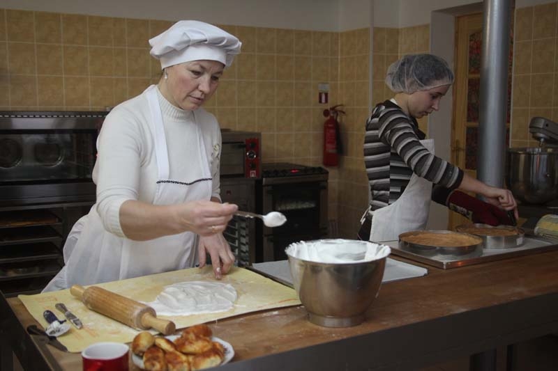 Kopā ar Inesi Veismani SIA “Gardums” telpās varēs apgūt maizes un pīrāgu, kā arī kūku ar vārīto krēmu cepšanu.


Autors: no 