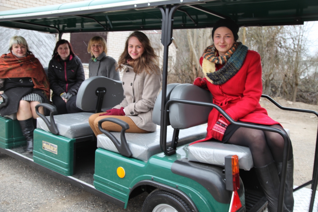 Iveta Kovtuņenko pateicas par ieguldīto darbu tūrisma jomas attīstībā savām darbiniecēm Laurai Lullei, Elīnai Kušiņičevai, Kristīnei Nečajevai un Andrai Jermacānei, kā arī grāmatvedei Ziedītei Gržibovskai. “Aģentūrā strādā ļoti godprātīgas un profesionālas darbinieces. Darbs, ko veicam, ir komandas darbs, viens cilvēks to nevar paveikt!”  
Autors: Gatis Bogdanovs
