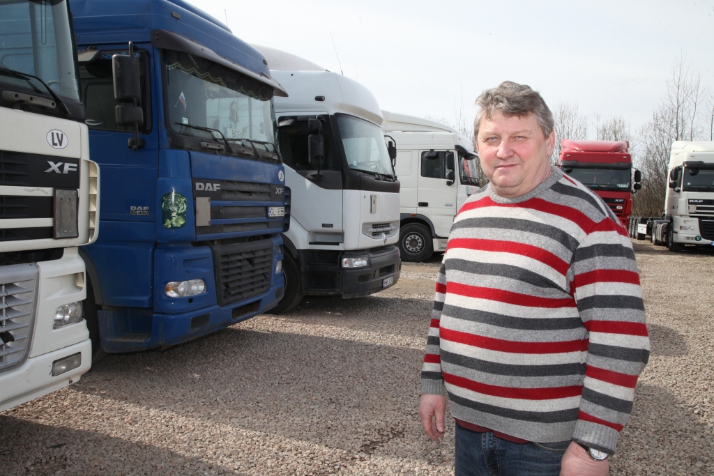 Viņam nepatīk maisīties padoto darbā, ja skaidri zina: uz šiem cilvēkiem var paļauties, viņi ir profesionāļi. Vitālijs Petunovs saka, ka kolektīvs ir jāveido gadiem ilgi. Taču ne jau vienam pašam. Viņaprāt, katrs darbinieks pats veido savu darbavietu. 
Autors: Gatis Bogdanovs