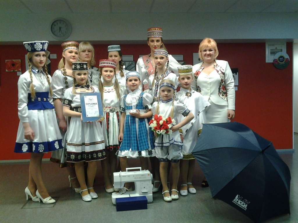 Gandarījums par kopīgo darbu. Gulbenes bērnu tērpu teātris “Varavīksne”, 5. un 6.aprīlī piedaloties festivālā Tallinā, guva panākumus un iedvesmu turpmākajam darbam. Gulbenieši ieguva festivāla speciālo balvu – šujmašīnu, kā arī vairākas citas žūrijas komisijas locekļu simpātiju balvas. 
Autors: no personiskā arhīva