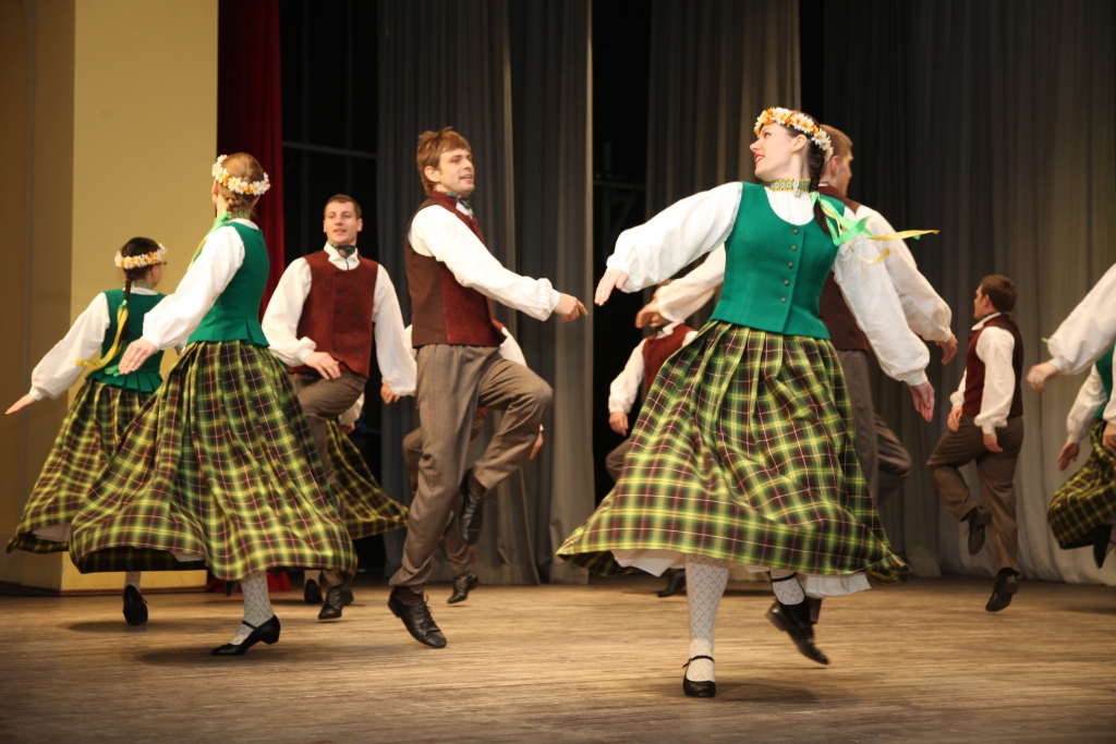 Litenes pagasta tautas nama jauniešu deju kopa „Litenietis”, ko daudzus gadus vada deju pedagoģe Zaiga Mangusa, Gulbenes novada deju kopu skatē deju B2 grupā saņēma augstākās pakāpes diplomu, tādējādi apliecinot savu iznesību, atraktivitāti un dejas mīlestību.
Autors: Gatis Bogdanovs