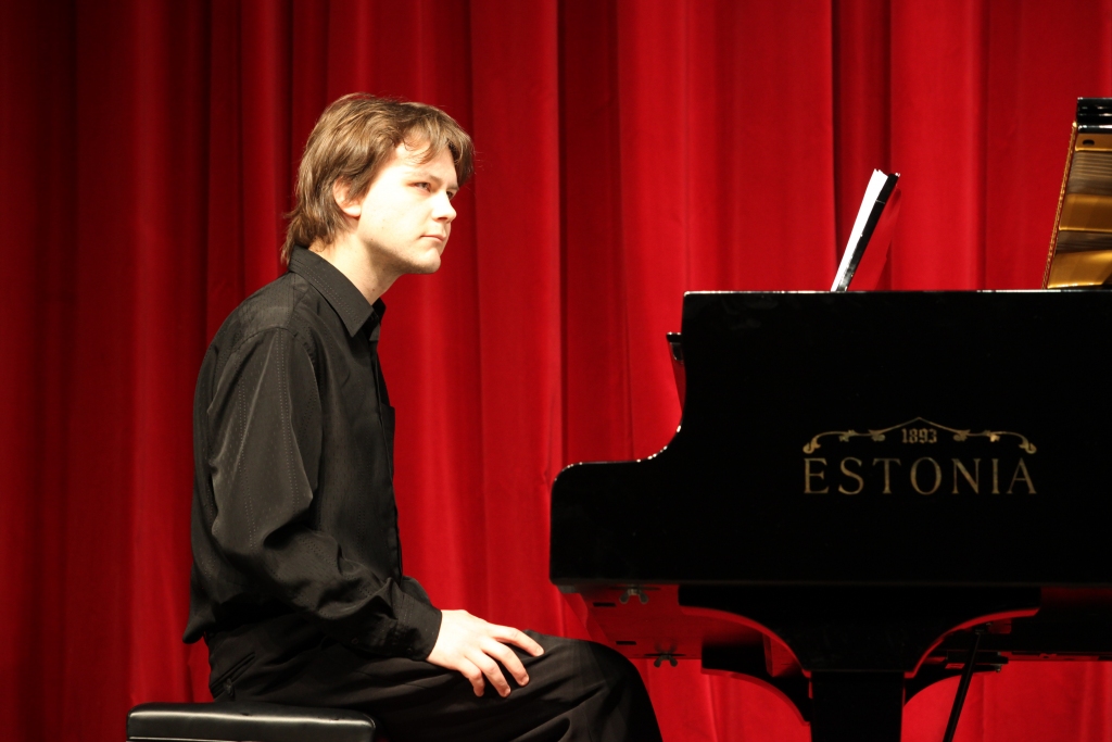 “Vienmēr ir jācenšas spēlēt ar pilnu atdevi un saglabāt skatuves brīnumu,” saka Rihards Plešanovs. 

Autors: Gatis Bogdanovs 