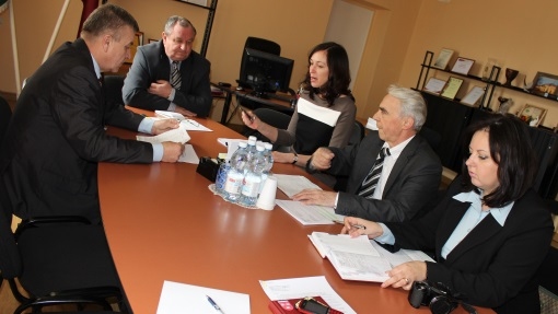 Labklājības ministrijas Nodarbinātības valsts aģentūras (NVA) direktore Inese Kalvāne un NVA Gulbenes filiāles vadītājs Vladimirs Ļituņenko tikās ar Gulbenes novada domes priekšsēdētāju Nikolaju Stepanovu un novada sociālā dienesta vadītāju Jāni Antaņeviču, lai diskutētu par nodarbinātības situāciju novadā.
Autors: Gunta Krevica (www.gulbene.lv)