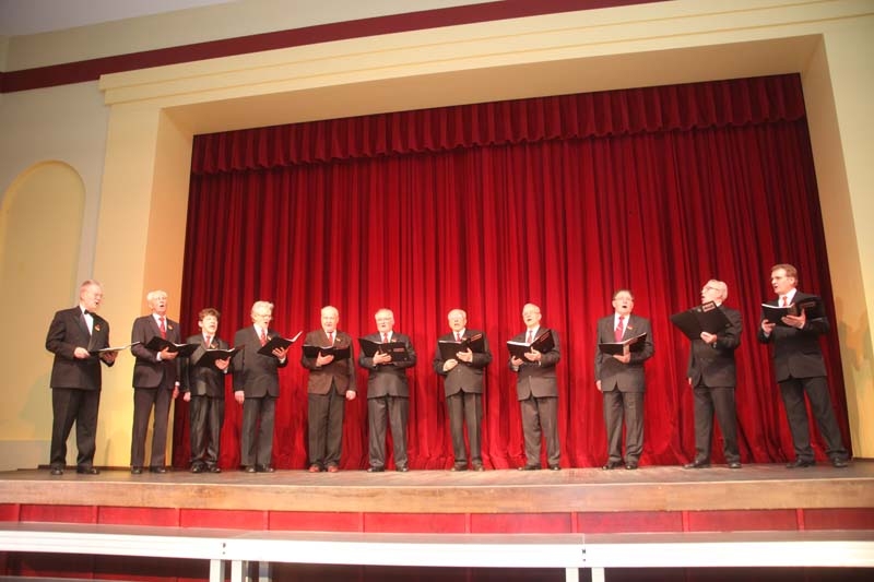 Gulbenes kultūras centra vīru vokālais ansamblis “Namejs” ieguva 41 punktu, tikai par 33 simtdaļām atpaliekot no konkursa trešās vietas ieguvējiem.
Autors: no arhīva