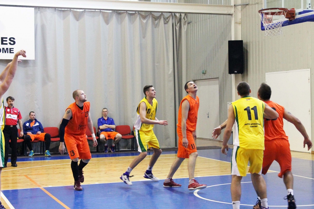 Cīņā par pirmo vietu spēcīgāka izrādījās “Nareka”, pieveicot “Gulbenes Gulbjus”.         
Autors:  Ziedonis Lazdiņš