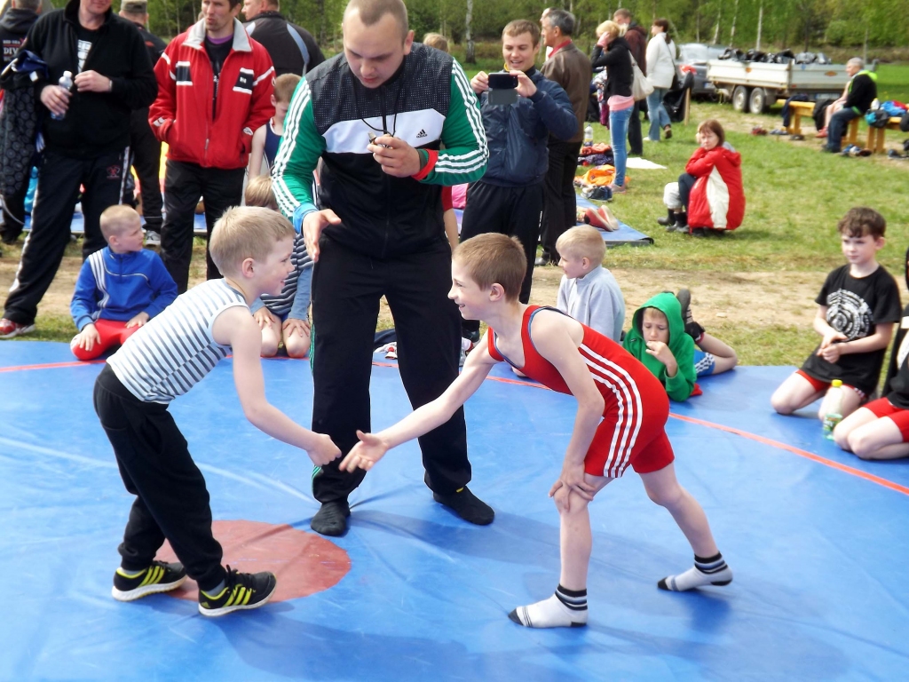 Arī jaunākie cīkstoņi, tostarp Artis Jencītis (no kreisās), vēlas cīnīties un negrib zaudēt. 												          
Autors: no personiskā arhīva