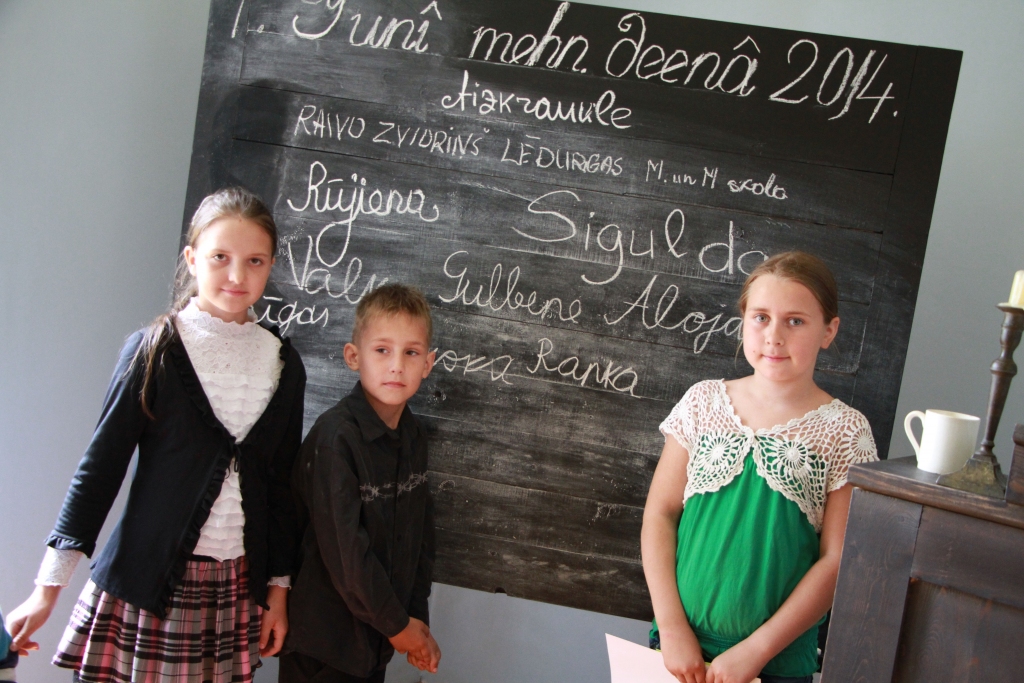 Visi laureāti uz muzeja tāfeles varēja uzrakstīt, no kurienes viņi ir atbraukuši. Gulbeni un Ranku pārstāvēja Aleksandra Mitrofanova, Daniela Dūrīte un Kristiāns Fīze.
Autors: no mākslas skolas arhīva