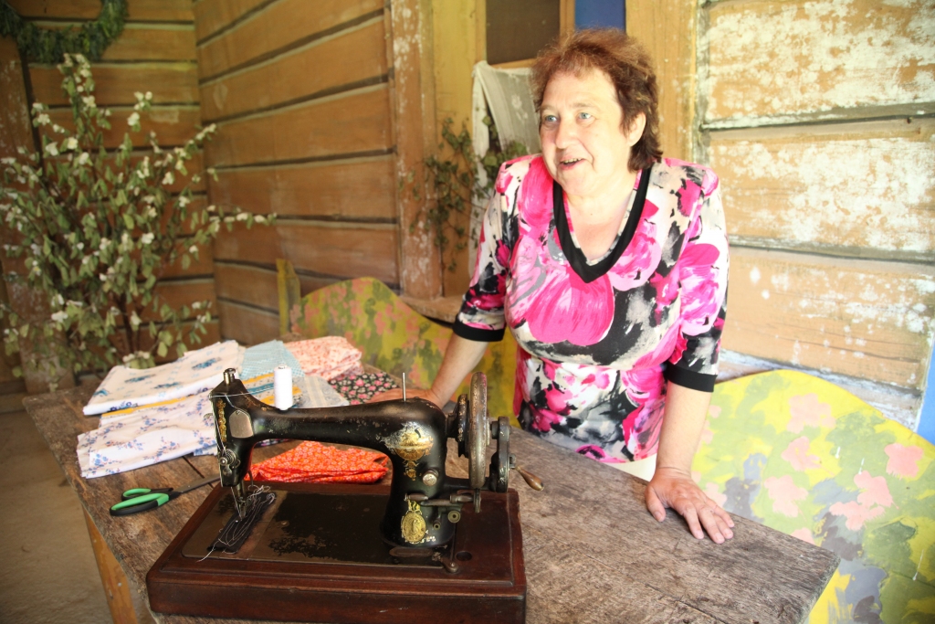  Muzeja vadītāja Sandra Āre stāsta, ka muzeja īpašumā ir nonākusi senlaicīga “Singer” šujmašīna. To muzejam uzdāvāja kāda S.Āres attāla radiniece no Mazsalacas.
Autors: Gatis Bogdanovs