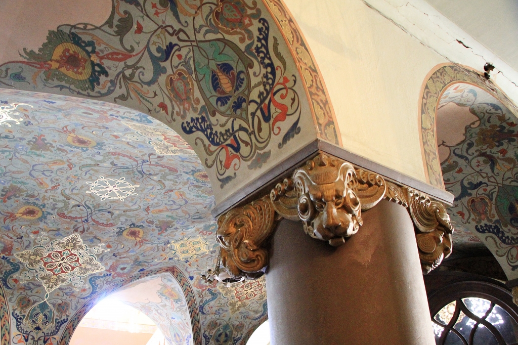 Šādi brīnišķigi Jūlija Straumes sienas gleznojumi ir apskatāmi Gruzijas publiskajā bibliotēkā. 
Autors: Sandra Dikmane