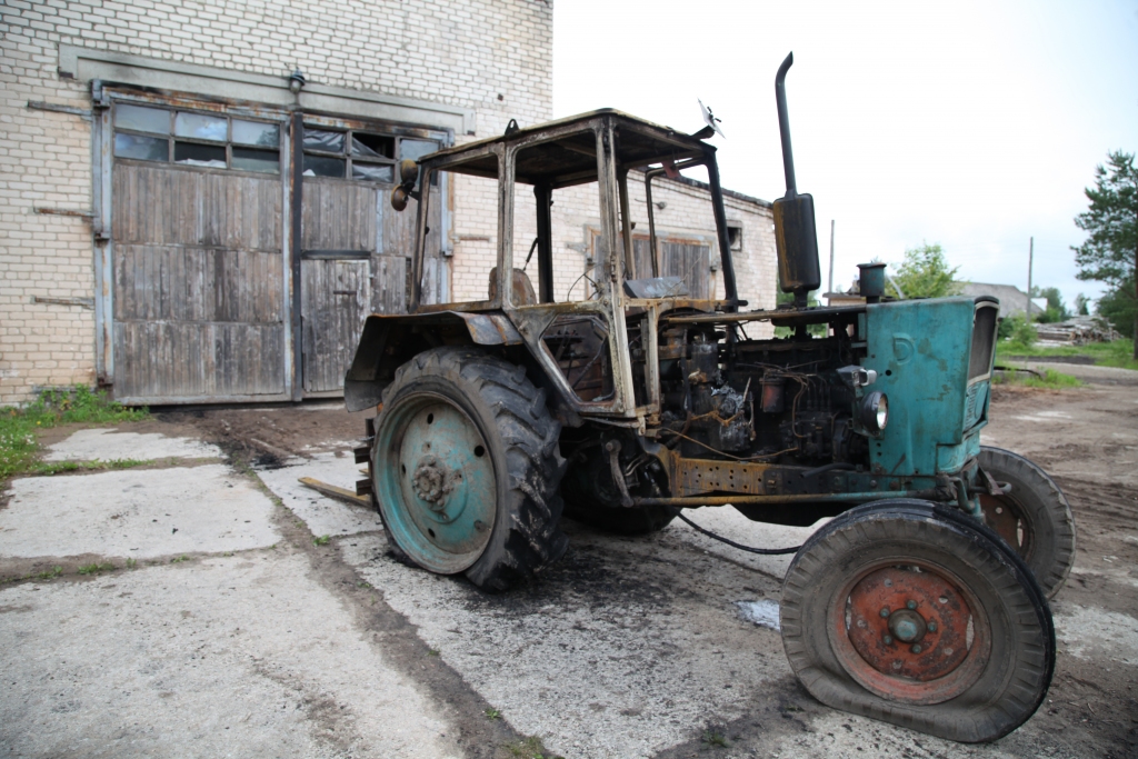 Iespējams, kāds ļaundaris tīšuprāt Līgovakarā Stradu pagastā aizdedzināja traktoru. 
Autors: Gatis Bogdanovs