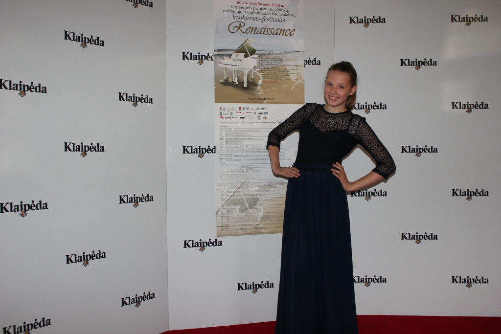 Gulbenes mūzikas skolas audzēkne topošā vijolniece Beāte Leimane no starptautiskā jauno izpildītāju konkursa, kas notika Klaipēdā, Lietuvā, mājās atgriezās ar pārliecinošu uzvaru savā vecuma grupā.  
Autors: no personiskā arhīva