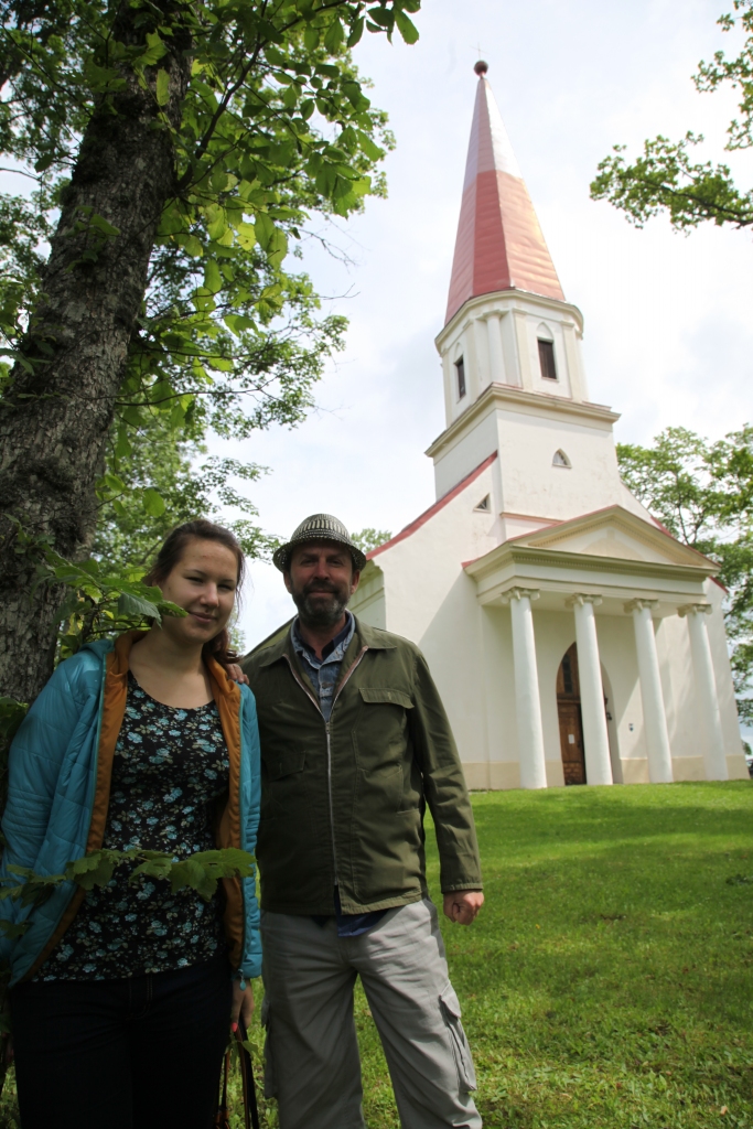 Itāļu žurnālists Saverio Mercadante kopā ar “Dzirksteles” žurnālistiem devās arī uz Tirzu. Saprasties Saverio palīdzēja Gulbenes novada Valsts ģimnāzijas absolvente Zane Indzere, kas labi pārvalda angļu valodu. 
Autors: Gatis Bogdanovs