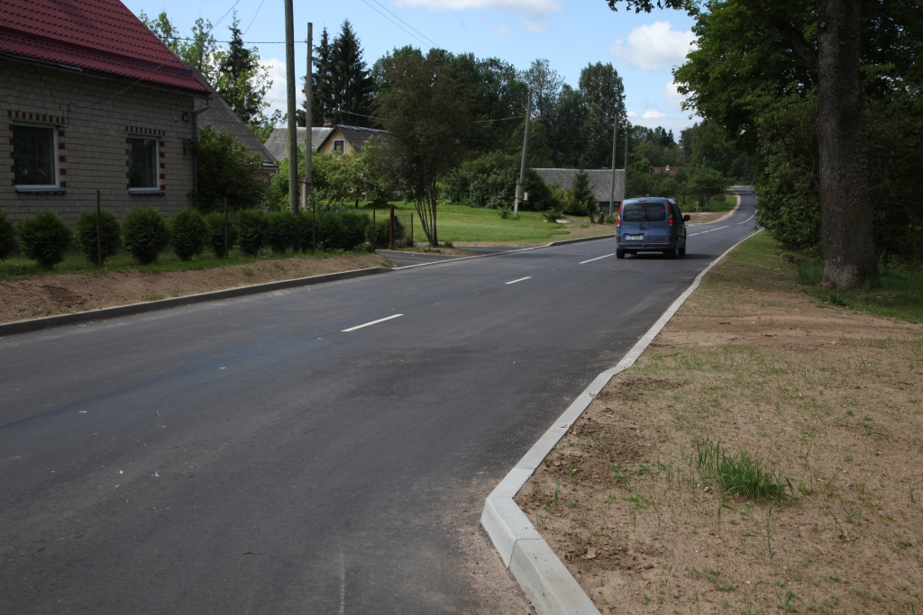 Kāpēc Miera iela virzienā no kapiem uz Brīvības ielu ir palikusi bez gājēju ietves? Iedzīvotāji ir neizpratnē, kāpēc projektētāji nav padomājuši par kājāmgājēju drošību. 	
Autors: Gatis Bogdanovs